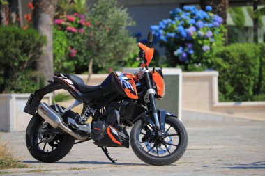 Budva, Karadağ - 18 Temmuz 2021: Motosiklet KTM Dükü 125