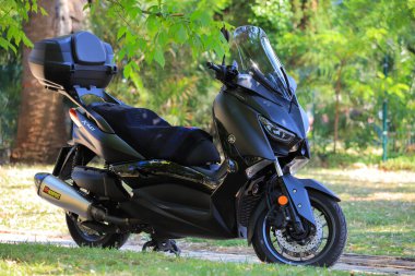 Budva, Karadağ - 18 Temmuz 2021: Scooter Yamaha XMax 