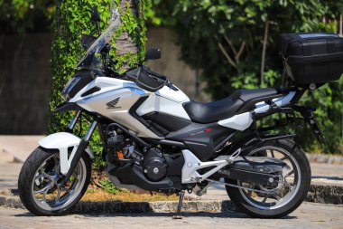 Budva, Karadağ - 18 Temmuz 2021: Motosiklet Honda NC750
