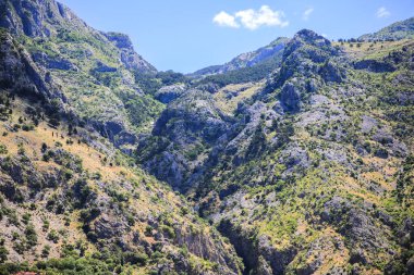 Karadağ 'daki dağların güzel manzarası 