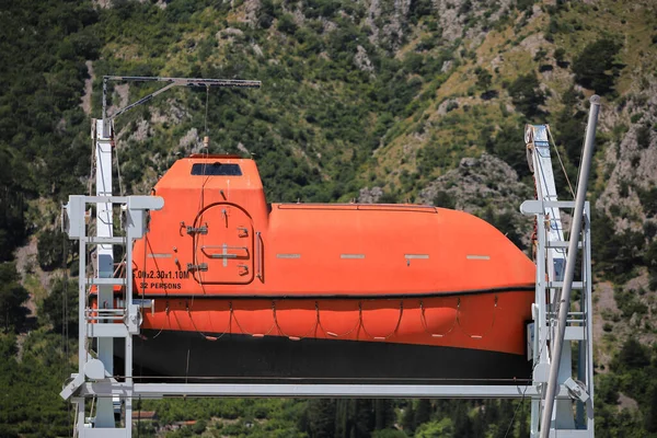 Bote Salvavidas Rescate Astillero —  Fotos de Stock