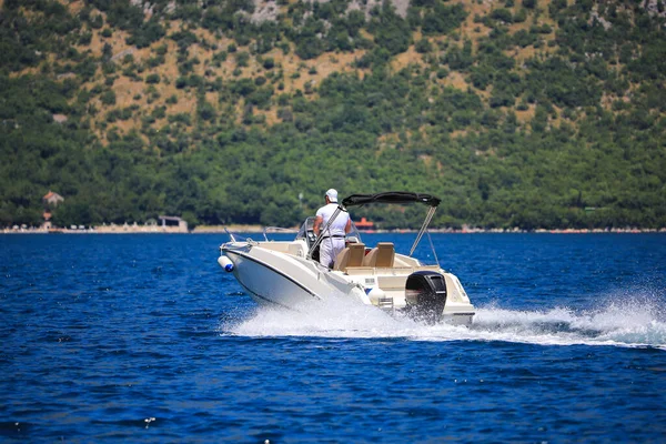 Motorboot Auf Dem Meer — Stockfoto