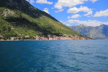 Karadağ 'ın deniz kıyısındaki Perast kenti