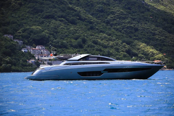 Luksusowy Duży Jacht Motorowy Riva Domino Super — Zdjęcie stockowe
