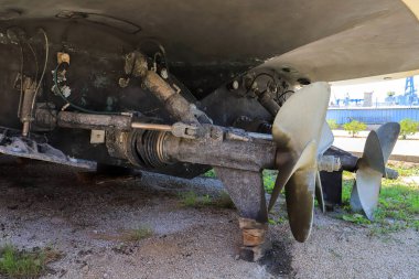 Motorlu yatın eski pervaneleri