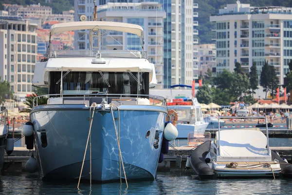 Luxus Motorjacht Yachthafen Festgemacht — Stockfoto