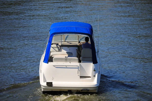 Stern Van Een Motorboot Rivier — Stockfoto