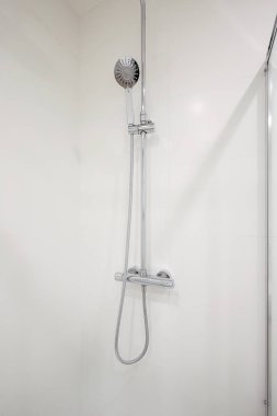 Duş odasının iç tarafında.