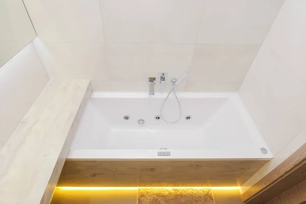 Bañera Jacuzzi Blanco Interior Del Baño Moderno — Foto de Stock