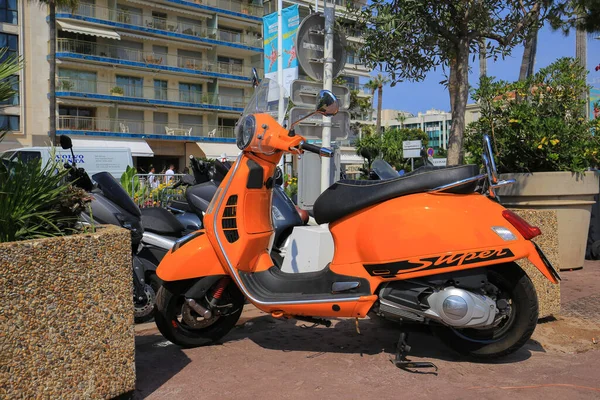 Cannes Francia Julio 2019 Moped Vespa Super —  Fotos de Stock