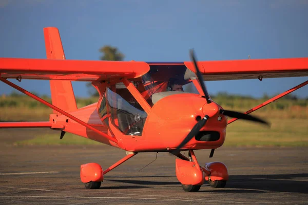 Pequeño Avión Hélice Privado Pista —  Fotos de Stock