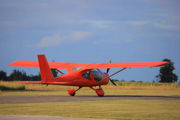 Small Private Propeller Plane Runway — Stockfoto