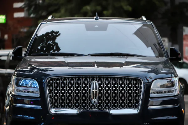 Kyiv, Ukrayna - 10 Ağustos 2021: Lüks arazi aracı Lincoln Navigator