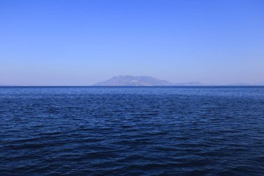 Yunanistan 'da deniz manzarası ve Moni Adası