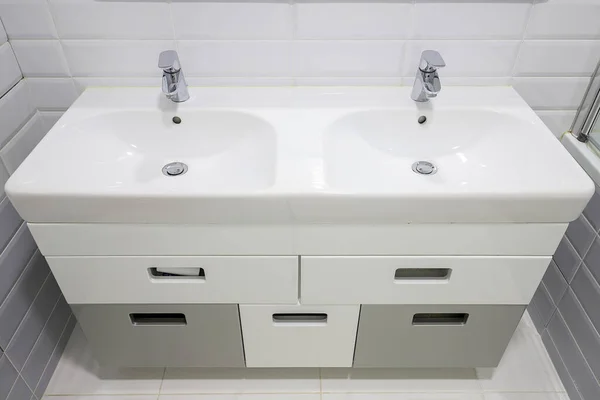 Double Washbasin Two Taps Bathroom — Zdjęcie stockowe