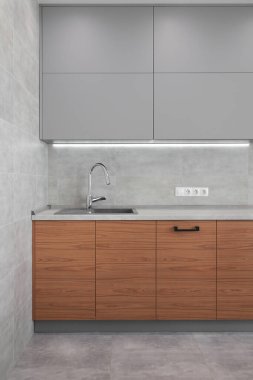 Gri renkli yeni modern mutfak mobilyaları