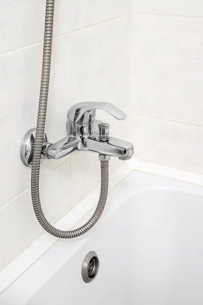 Wasserhahn Nahaufnahme Über Badewanne Badezimmer — Stockfoto