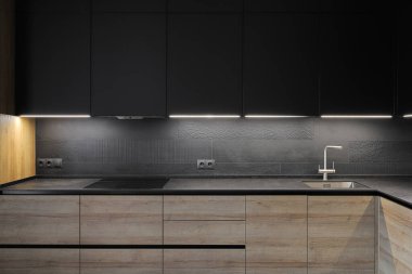 Mutfaktaki mutfak mobilyaları.