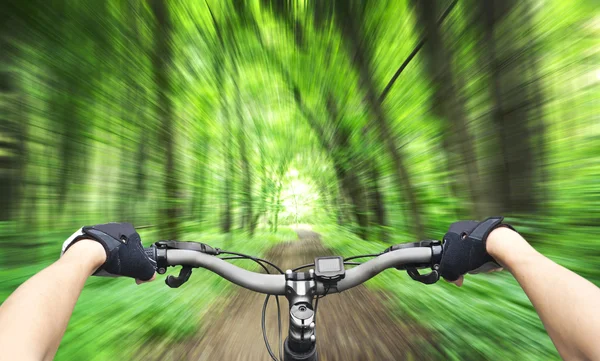 Mountain biking down hill — Stock Photo, Image