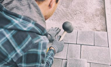 İşçi astarlı döşeme yolu