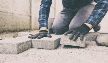 İşçi astarlı döşeme yolu