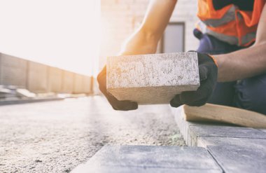 İşçi astarlı döşeme yolu