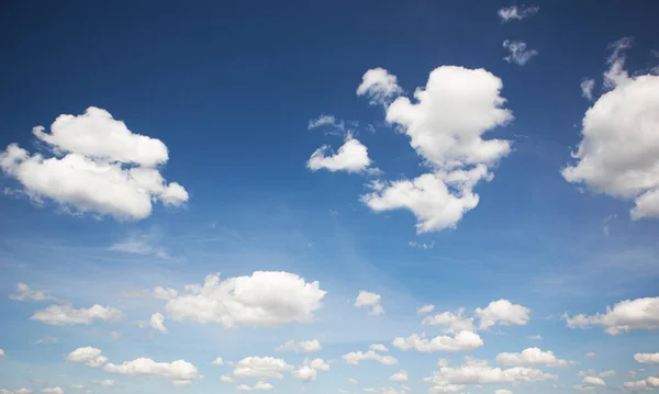 Hermoso Cielo Azul Con Muchas Nubes Durante Día — Foto de Stock