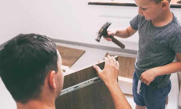 Father Son Assembling Desk Together Father Teaches His Son How — Stock Photo, Image