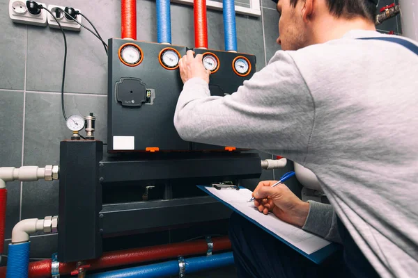 Technician Servicing Holding Clipboard Inspecting Heating System Boiler Room — Stock Fotó