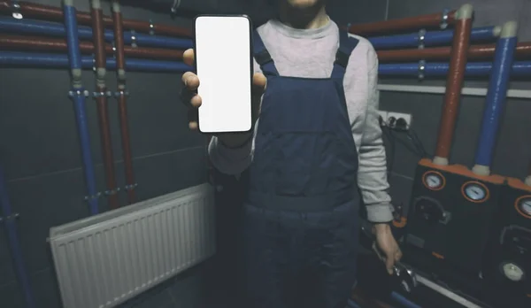 Weißer Leerer Bildschirm Telefon Der Hand Des Klempners Schutzhandschuhen Attrappe — Stockfoto