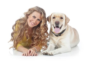 Köpeği olan kız.