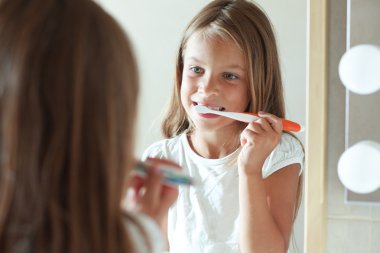 Kız diş fırçaları