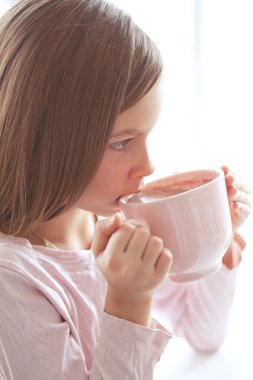 kakao içmeye çocuk