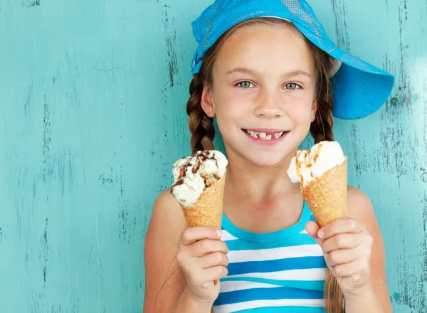 Child with ice cream — Stock Photo, Image