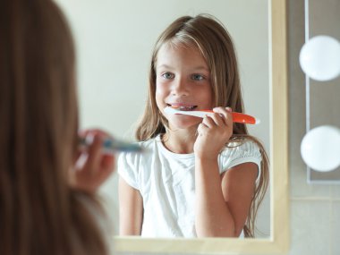 Kız diş fırçaları