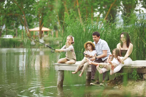 Rybołówstwo rodzinne — Zdjęcie stockowe