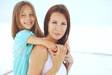 Kumsalda mutlu bir aile