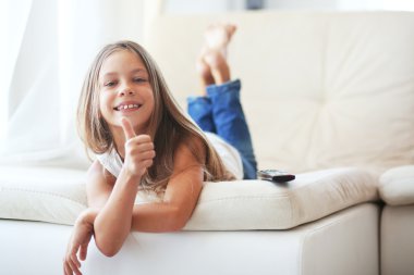 TV izlerken alt