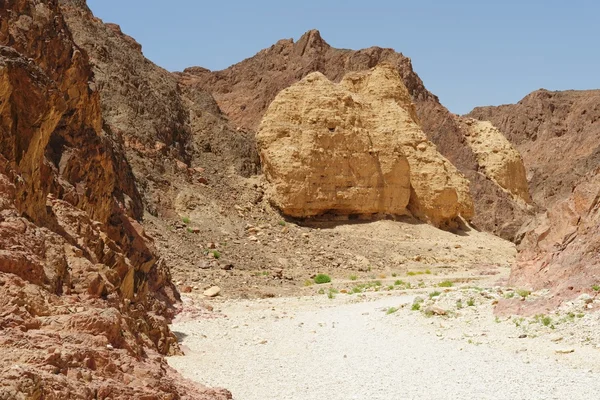 Vackra stenar i öknen canyon, israel — Stockfoto