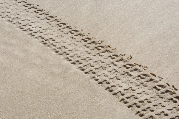Diagonal track of quad bike on sand — Stock Photo, Image