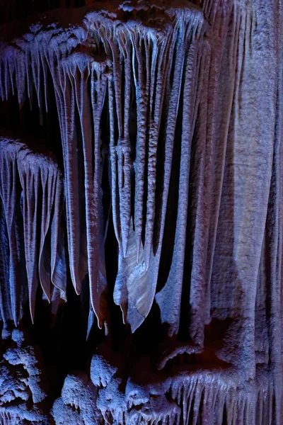 Limestone drapery shapes in Soreq Cave, Israel — Stock Photo, Image