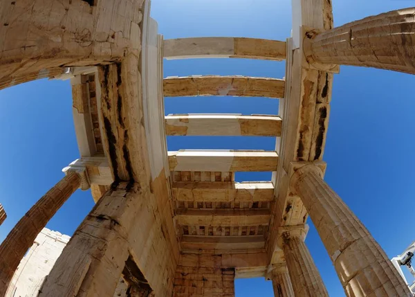 Vista Ojo Pez Ángulo Bajo Propilea Entrada Acrópolis Atenas Grecia —  Fotos de Stock