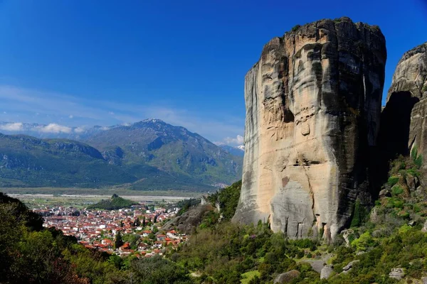 Kalabaka Városa Festői Meteora Kőképződmények Alatt Görögországban Jogdíjmentes Stock Fotók