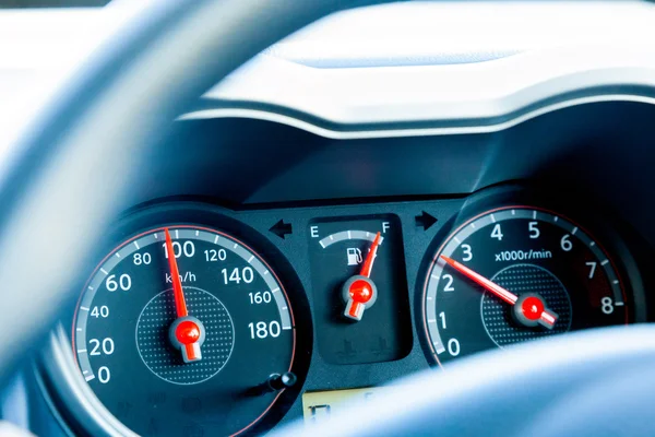 Het dashboard van een auto — Stockfoto