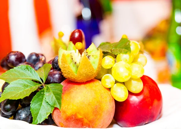 Fruit on a plate — Stock Photo, Image