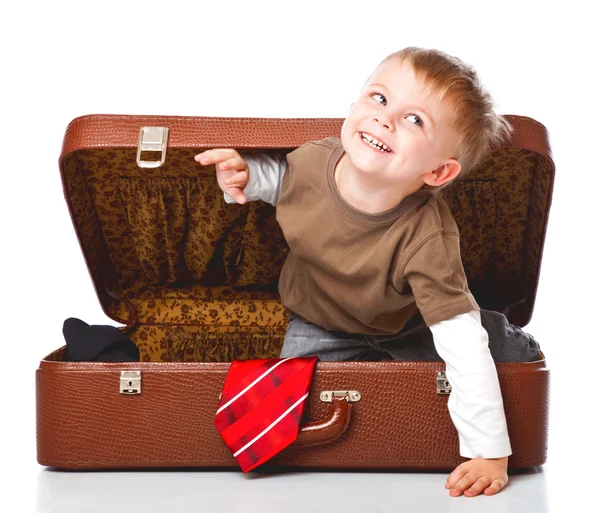 A funny boy with sombrero is in the suitcase — Stock Photo, Image