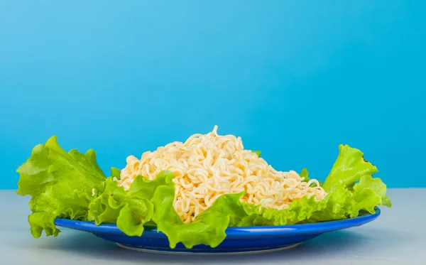 Vermicelli and lettuce — Stock Photo, Image