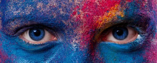 Yeux de femme avec maquillage à la peinture — Photo