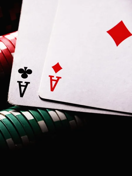 Two aces and chips — Stock Photo, Image