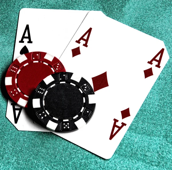 Two aces and chips — Stock Photo, Image